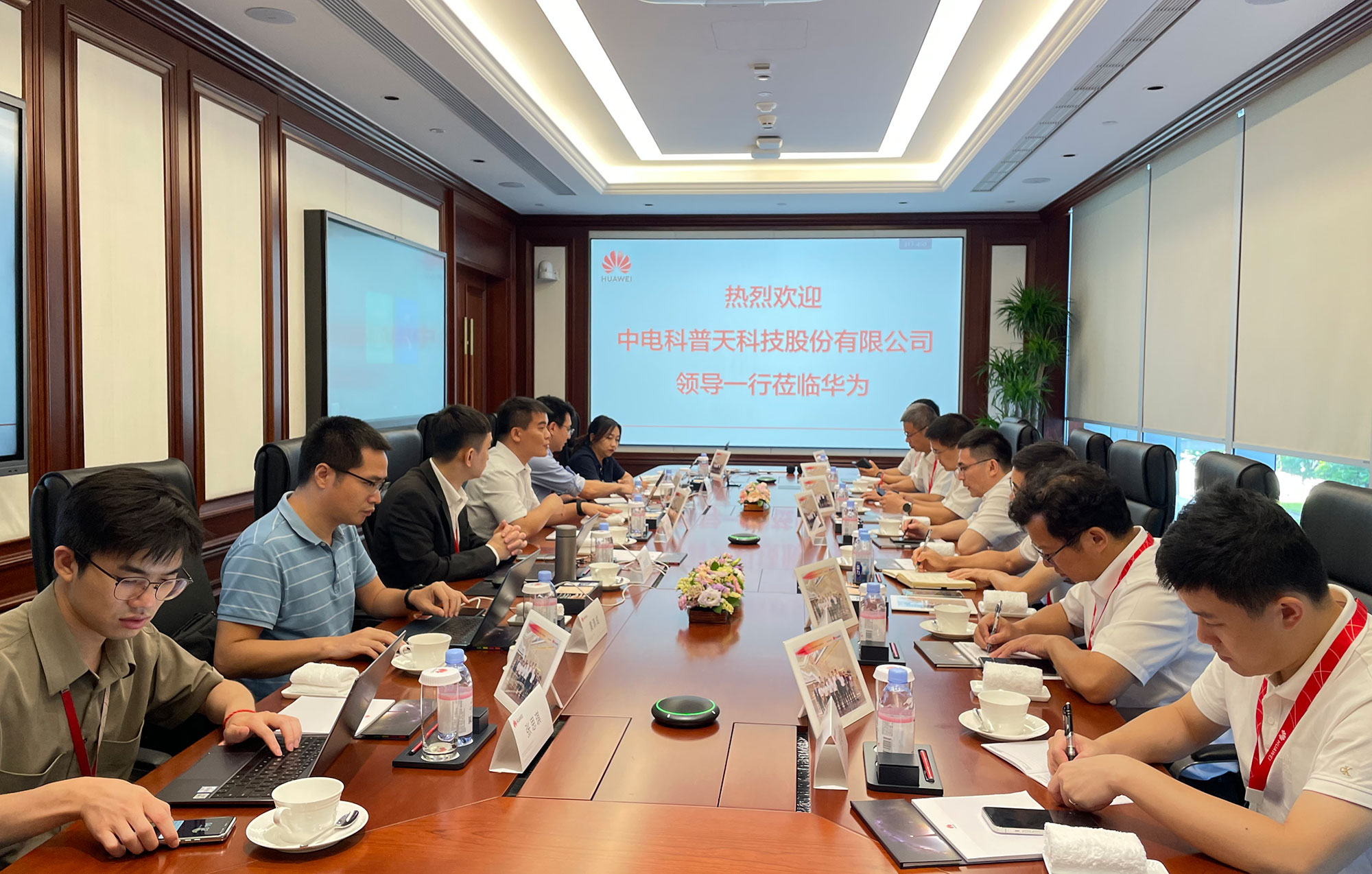 1691458753911545.jpg 雙方深入溝通交流(小格式).jpg